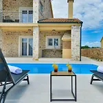 Banovi Comfortable Villa Vinjerac